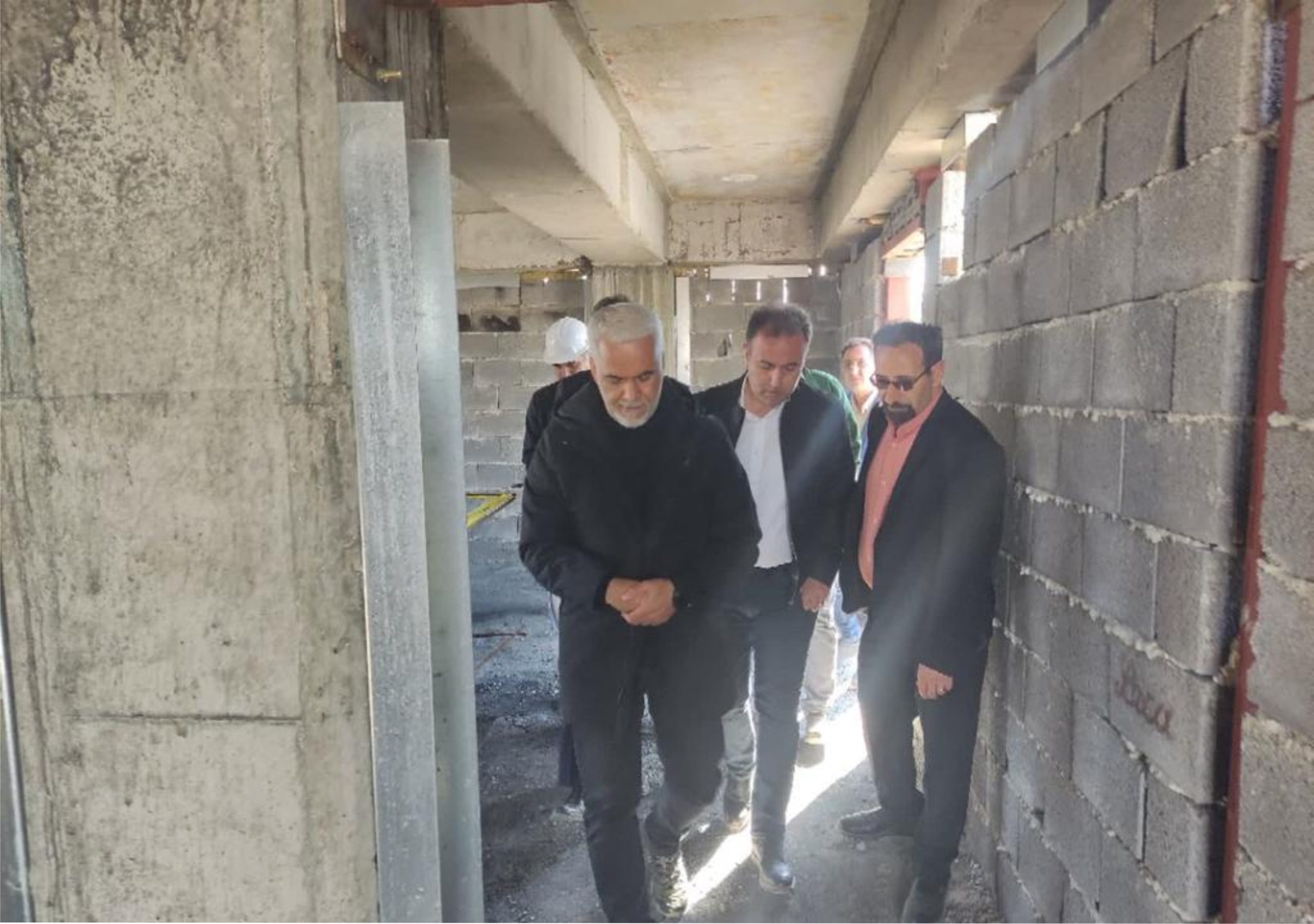 بازدید مدیرعامل شرکت سرمایه گذاری خانه سازی ایران از پروژه پلی کلینیک پیرانشهر